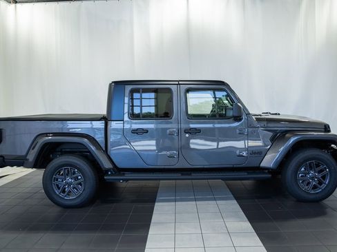 New 2026 Jeep Gladiator Sport AWD/4WD image 3
