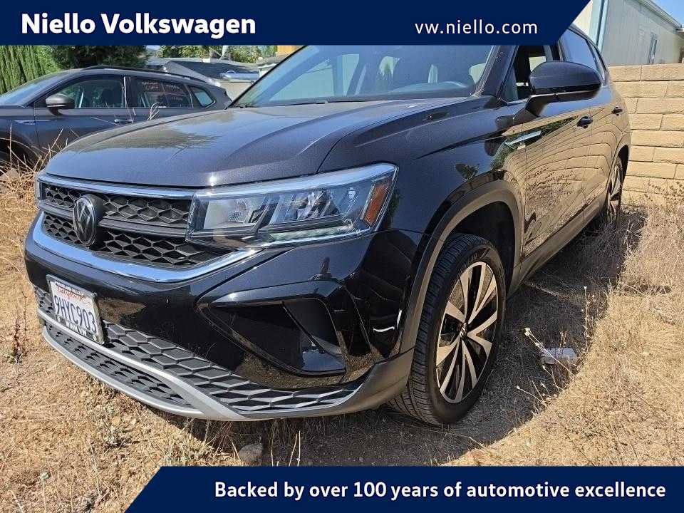 Used 2023 Volkswagen Taos SE FWD image 1