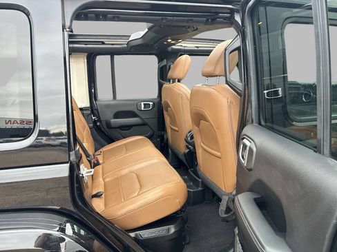 Used 2023 Jeep Wrangler Unlimited Sahara w/ Cold Weather Group AWD/4WD image 10