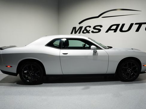 Used 2019 Dodge Challenger SXT w/ Blacktop Package image 6