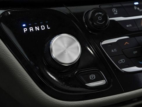 Used 2020 Chrysler Pacifica Limited image 21