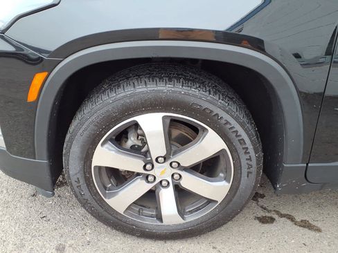 Certified 2023 Chevrolet Traverse LT w/ LT Premium Package AWD/4WD image 8