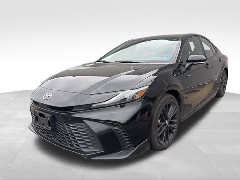 Used 2025 Toyota Camry SE image 17