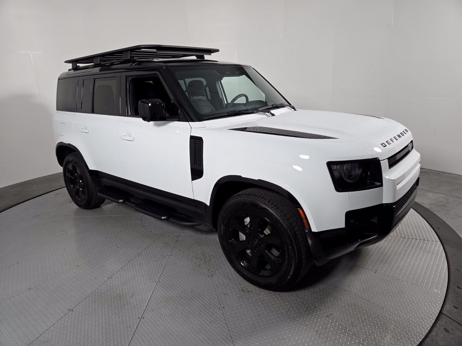 Used 2026 Land Rover Defender 110 X-Dynamic SE AWD/4WD image 16