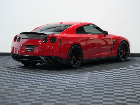 Used 2014 Nissan GT-R Premium image 6