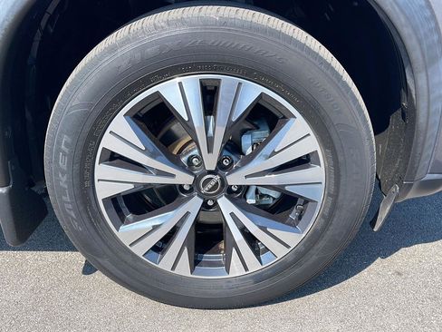 Used 2023 Nissan Rogue SV w/ SV Premium B Package FWD image 9