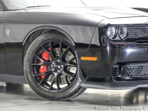 Used 2016 Dodge Challenger SRT Hellcat RWD image 3
