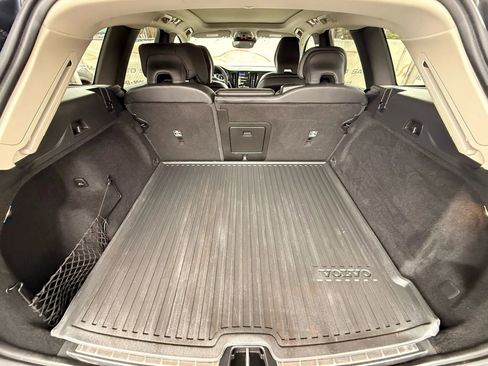 Used 2020 Volvo XC60 T5 Momentum w/ Protection Package image 18