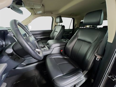 Used 2024 Ford Expedition XLT image 12