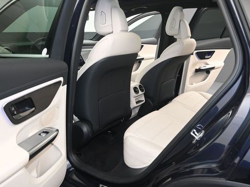 Used 2024 Mercedes-Benz GLC 300 4MATIC image 12