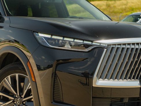 Certified 2026 INFINITI QX60 Luxe w/ Family Package FWD image 4