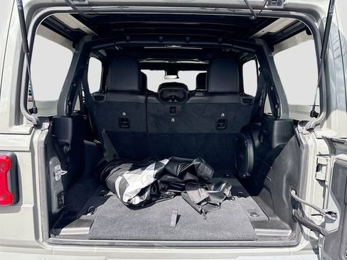 Used 2022 Jeep Wrangler Unlimited Sahara image 28