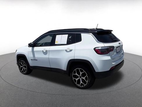 Used 2025 Jeep Compass Limited AWD/4WD image 11