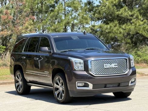 Used 2015 GMC Yukon Denali w/ Premium Package AWD/4WD image 3