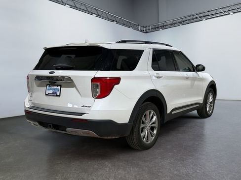 Used 2022 Ford Explorer XLT w/ Equipment Group 202A image 5