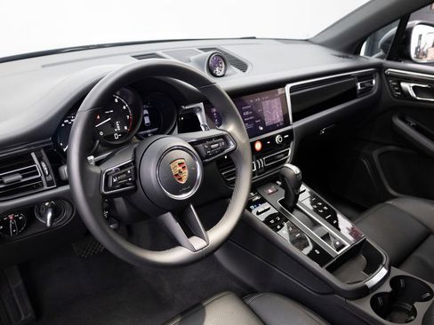 Certified 2026 Porsche Macan AWD/4WD image 4