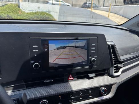 Used 2025 Kia Sportage LX FWD image 23