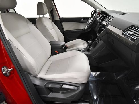 Used 2019 Volkswagen Tiguan SE AWD/4WD image 18