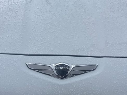 Used 2023 Genesis G70 2.0T image 7