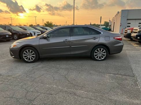Used 2017 Toyota Camry XLE w/ Convenience Package FWD image 3