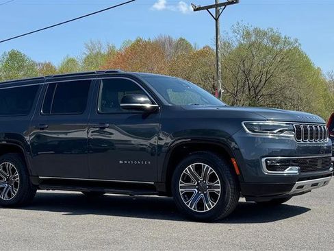 Used 2024 Jeep Wagoneer L Series II w/ Flexible Seating Group image 3