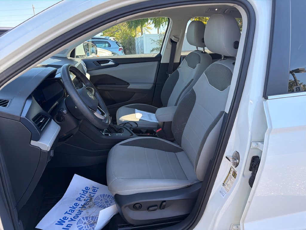 Used 2024 Volkswagen Taos SE w/ Panoramic Sunroof Package FWD image 19