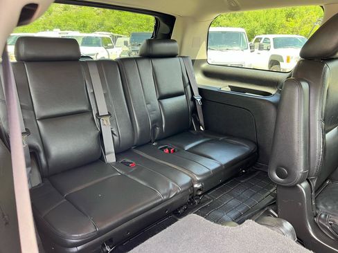 Used 2011 Cadillac Escalade Luxury AWD/4WD image 13