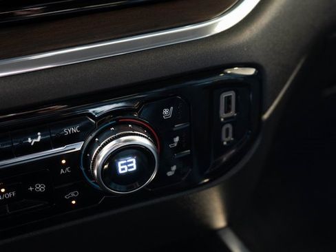 Used 2023 GMC Sierra 1500 SLT w/ SLT Premium Plus Package image 34