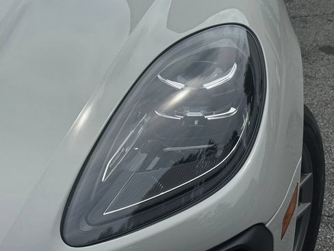 Used 2023 Porsche Macan AWD/4WD image 4