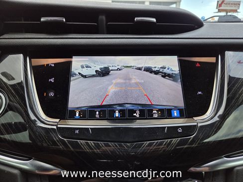 Used 2023 Cadillac XT6 Premium Luxury w/ Technology Package FWD image 9