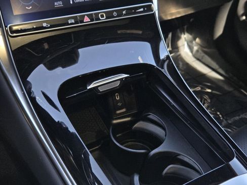 Used 2024 Mercedes-Benz GLC 300 4MATIC image 18