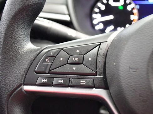 Used 2025 Nissan Altima 2.5 SV FWD image 20