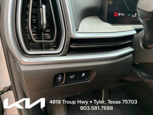 Certified 2025 Kia Sorento SX AWD/4WD image 16