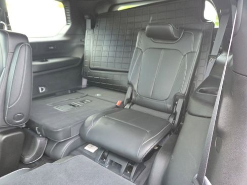 Used 2025 Jeep Grand Cherokee L Limited w/ Black Appearance Package image 18