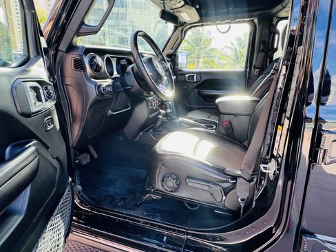 Used 2020 Jeep Gladiator Sport w/ Quick Order Package 24S image 10