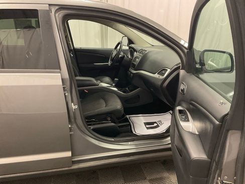 Used 2012 Dodge Journey SXT w/ Flexible Seating Group image 21