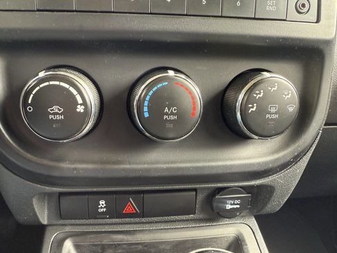 Used 2015 Jeep Patriot Sport image 17