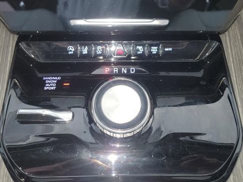 Certified 2023 Jeep Wagoneer L Series II AWD/4WD image 28