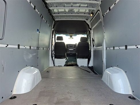 Used 2025 Mercedes-Benz Sprinter 2500 image 28