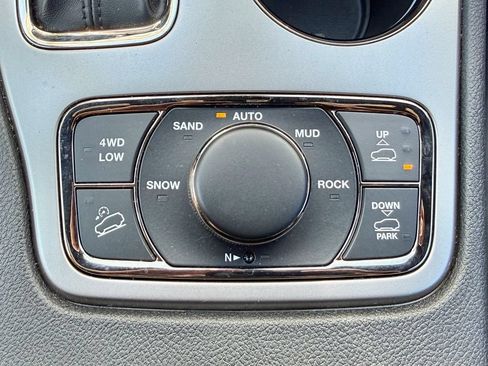 Used 2020 Jeep Grand Cherokee High Altitude AWD/4WD image 32