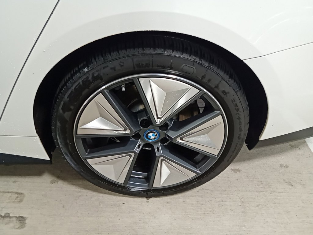 Used 2024 BMW i4 eDrive35 w/ Premium Package RWD image 17