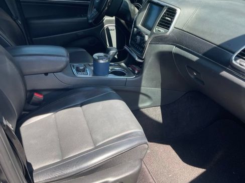 Certified 2017 Jeep Grand Cherokee Summit w/ Platinum Series Group AWD/4WD image 9