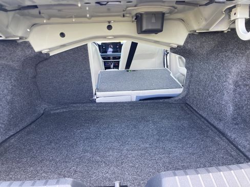 Certified 2025 Volkswagen Jetta SE image 10