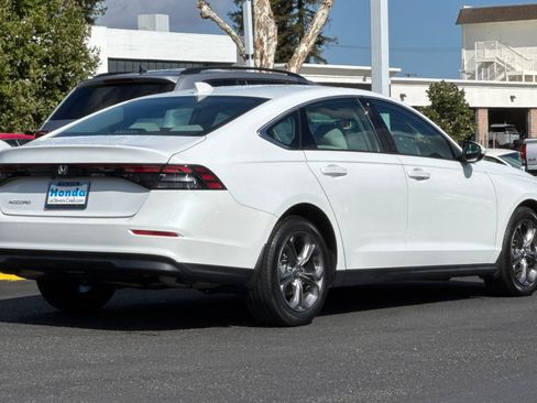 Used 2023 Honda Accord EX image 9