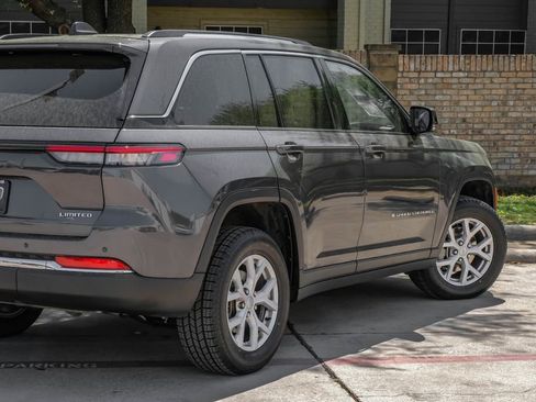Used 2022 Jeep Grand Cherokee Limited image 17