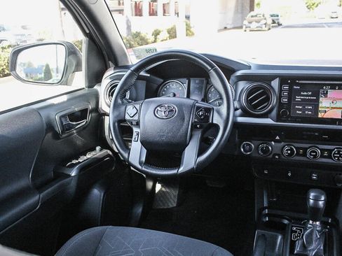Used 2017 Toyota Tacoma TRD Off-Road w/ Tow Package AWD/4WD image 5