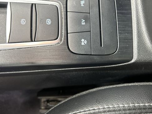 Used 2022 Ford Escape Titanium image 23