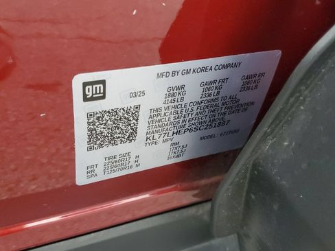 Used 2025 Chevrolet Trax LT FWD image 31