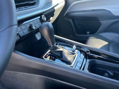 Used 2025 Jeep Compass Limited image 42