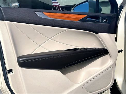 Used 2018 Lincoln MKC Select w/ Select Plus Package image 21